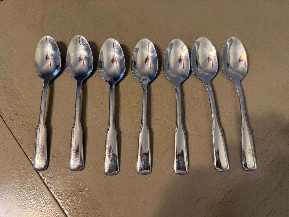 Oneida set of 7 stainless dinner spoons